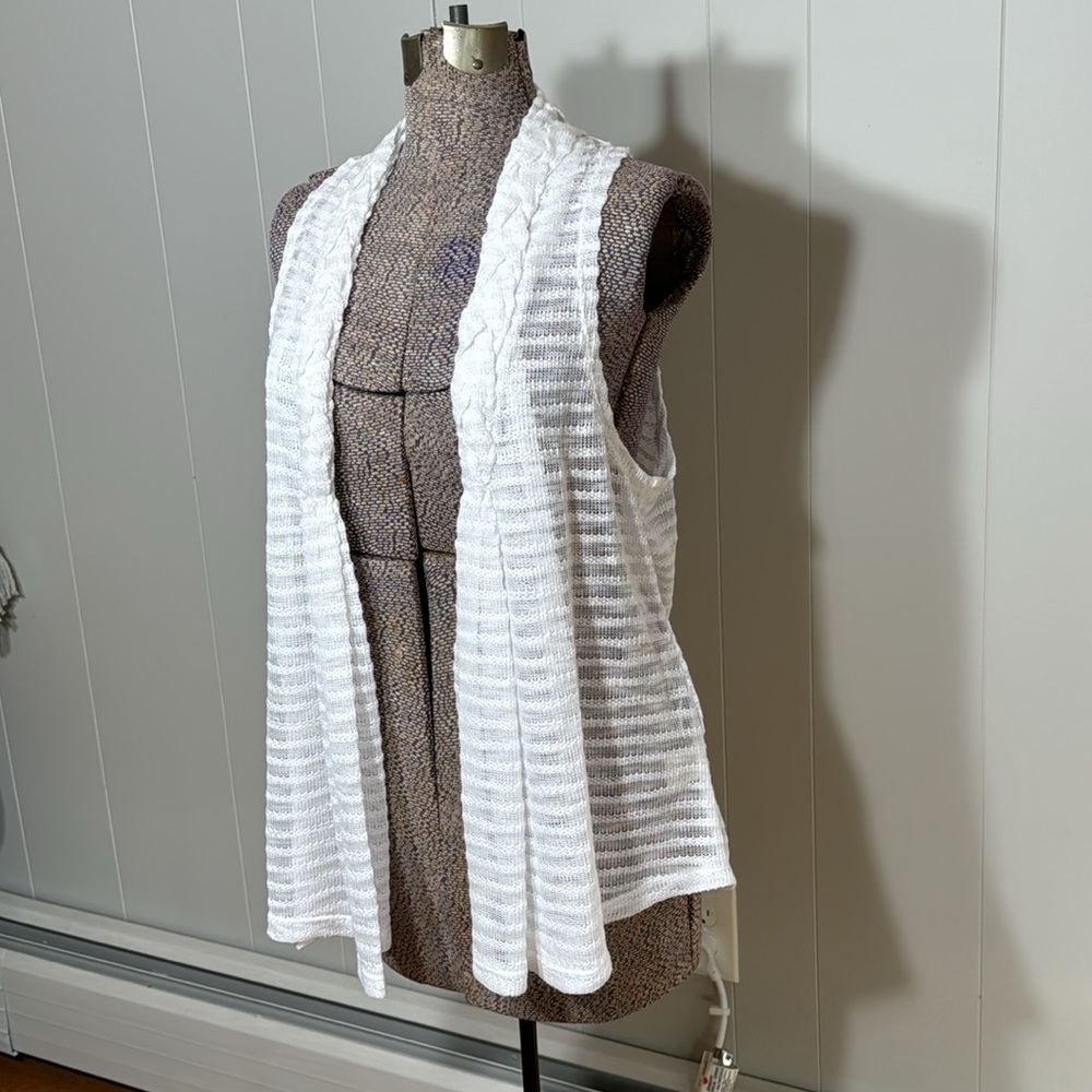 JohnPaulRichard NWT Womens Medium White Loose Knit Sleeveless Cardigan